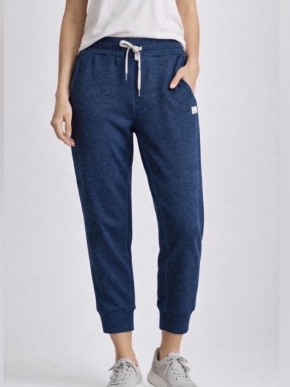 Vuori Women’s Navy Blue Heather Performance Joggers Large